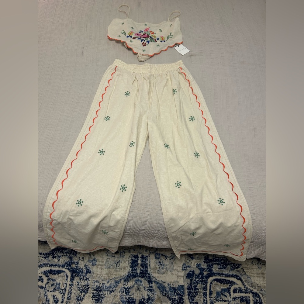 Boutique Embroidered Linen 2 Piece Set - Picture 5 of 9